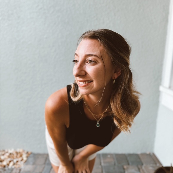 Meet your Posher, Oriana - Picture 3 of 3